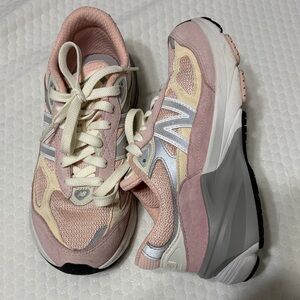 New Balance 990 v6 size (4 1/2 kids) 6 Women's Blush and Cream Sneakers